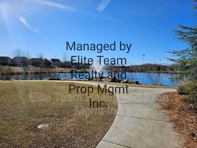 Building Photo - 990 Pennington Dr