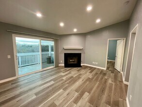 Building Photo - 2 Bedroom Condo in Oceanside with View