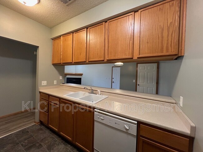 Building Photo - 2323 E Porter Ave