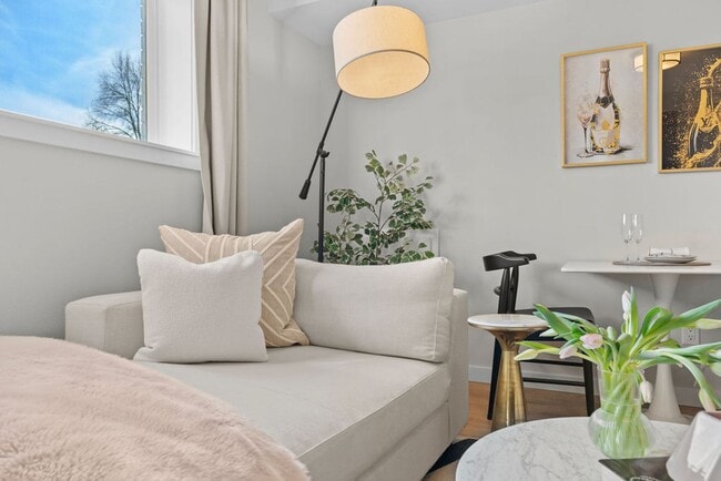 Building Photo - Savvy 1B/1B Unit B I Near Gonzaga/WSU/EWU & 5 Hospitals I Pet Friendly (Furnished)