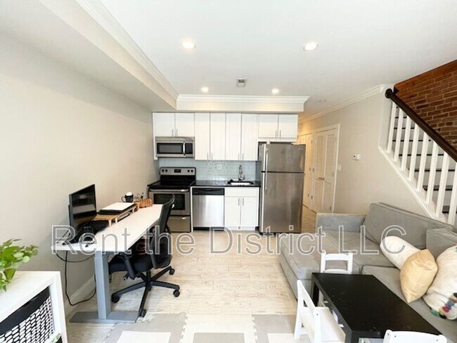 Building Photo - 15 Q St NW