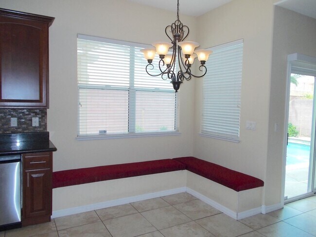 Building Photo - Beautiful 4BR Home with Pool, Loft, and 3-...