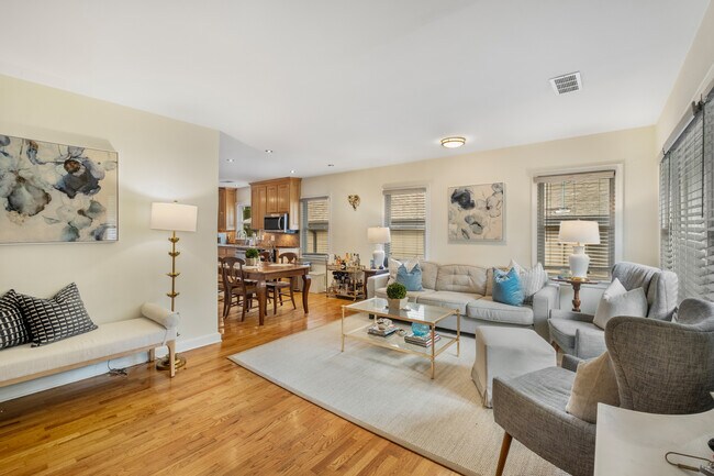 Building Photo - 746 Amsterdam Ave NE