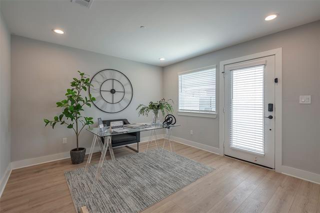 Building Photo - 1423 N Carroll Ave