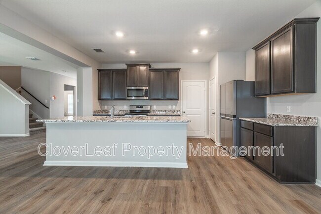 Building Photo - 9039 Gore Cres