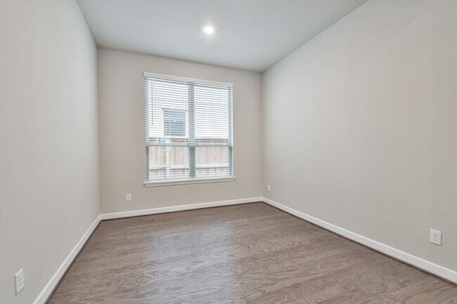 Building Photo - 27124 Regal Scott Dr