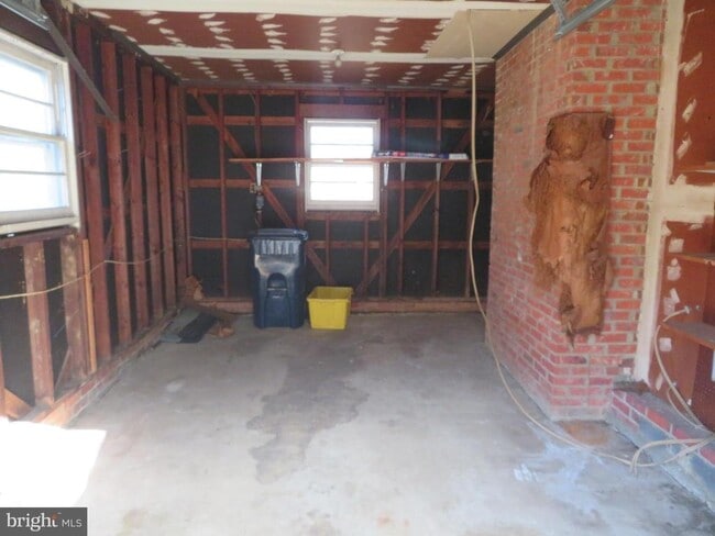 Building Photo - 26 Lakeside Dr