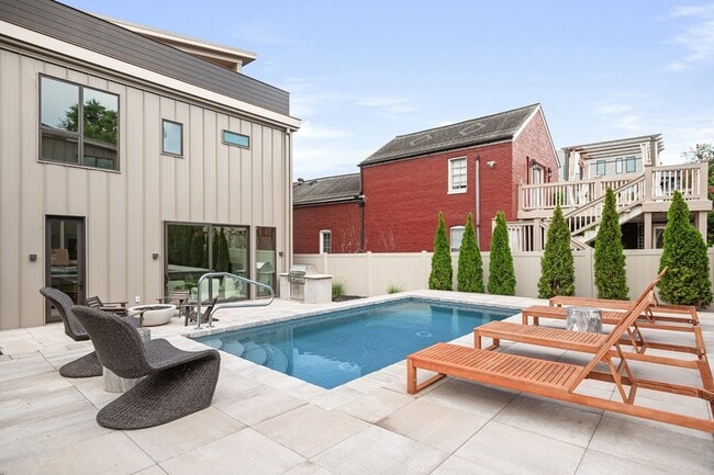 Building Photo - 1603 5th Ave N