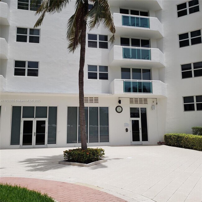 Building Photo - 3001 S Ocean Dr