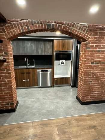 Building Photo - 2025 Arch St