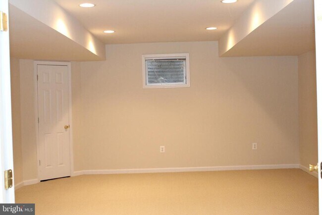 Building Photo - 10208 Sorrel Ave