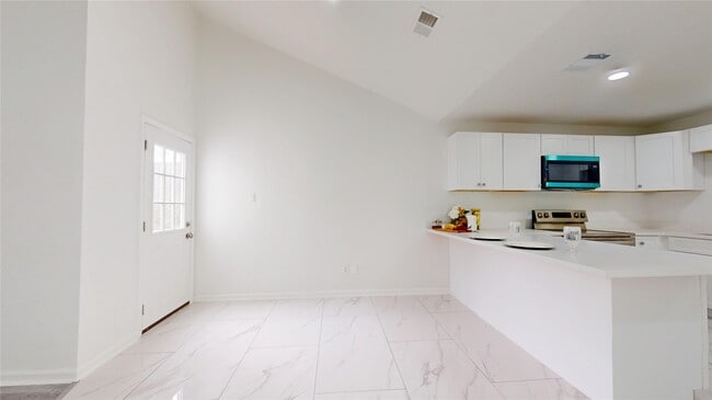 Building Photo - 7415 Alcomita Dr