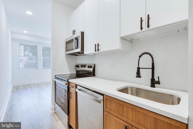 Building Photo - 3842 Fairmount Ave