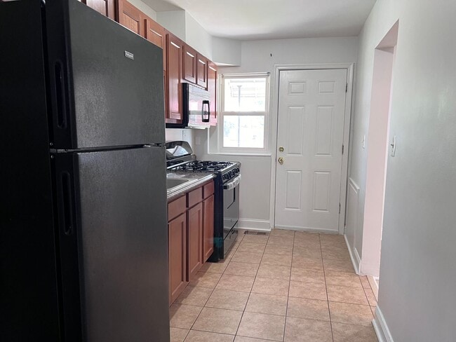 Building Photo - Stunning 3-Bedroom Renovated Townhome in Edmonson Village