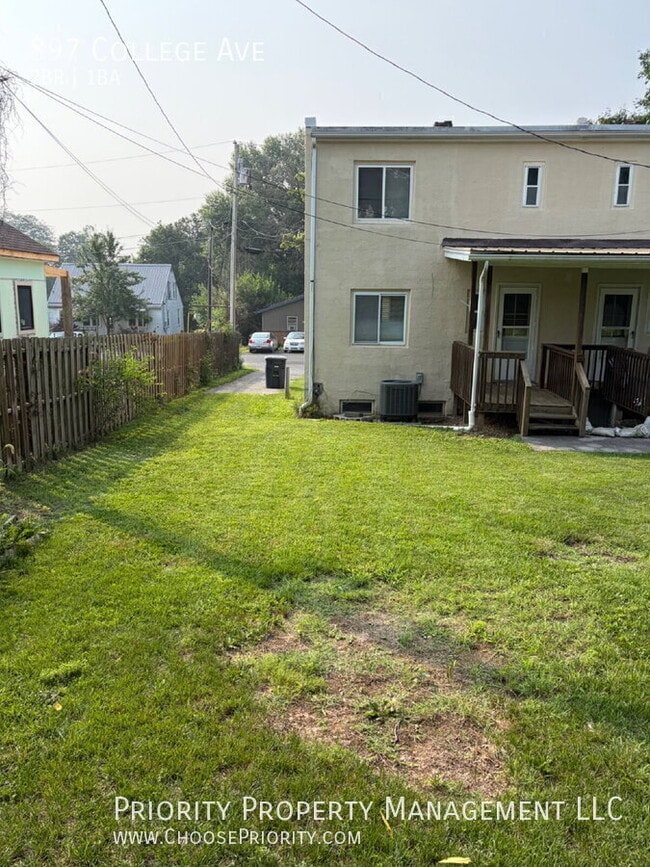 Building Photo - 897 College Ave
