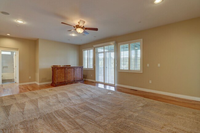 Building Photo - Incredible Home with Lake Views!