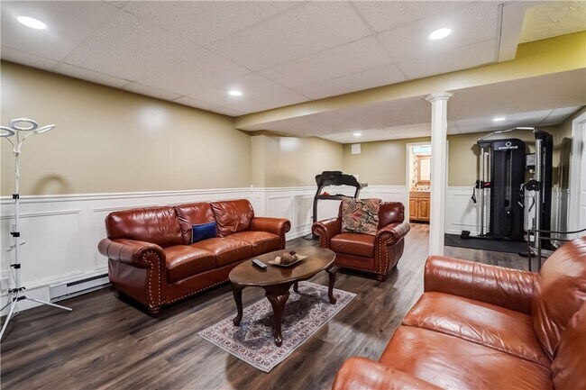 Building Photo - 31 Country Wood Landing