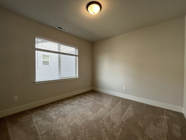 Building Photo - Modern 2025-Built 4 Bedroom Home with EV Charging, 5kW Solar, Open-Concept Living, Scenic Outdoor...