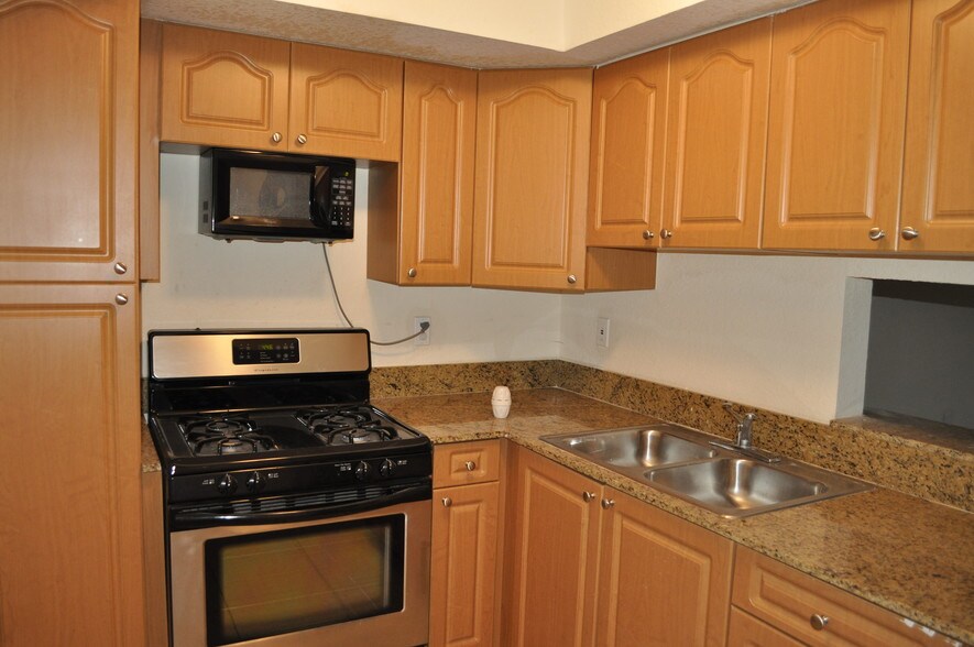 Primary Photo - 7713 SW 88th St