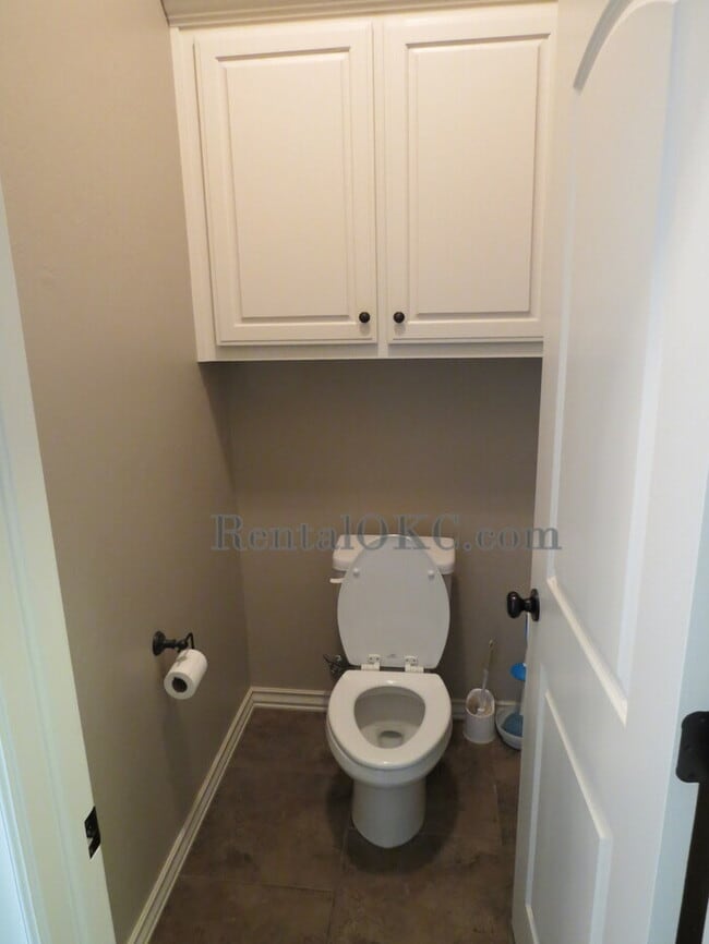 Building Photo - Stunning 3 Bed/2 Bath with office with bea...