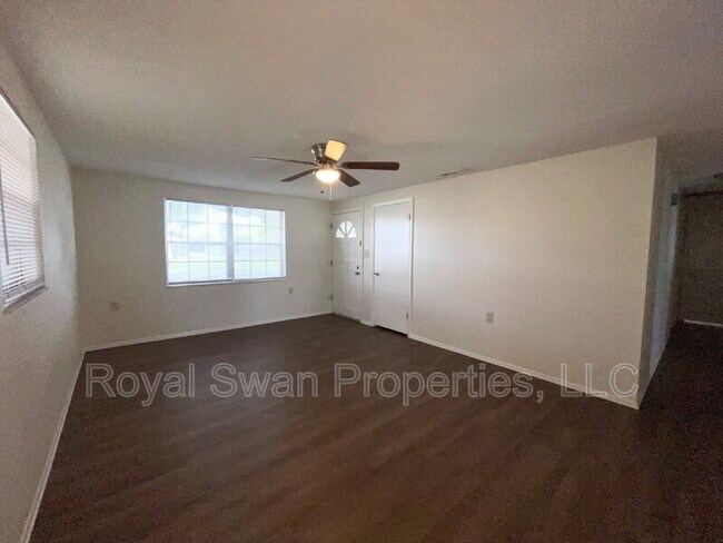 Building Photo - 303 Thornwood Way