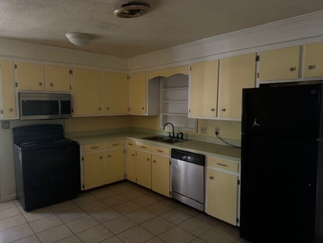 Building Photo - 3865 Meadow Ln