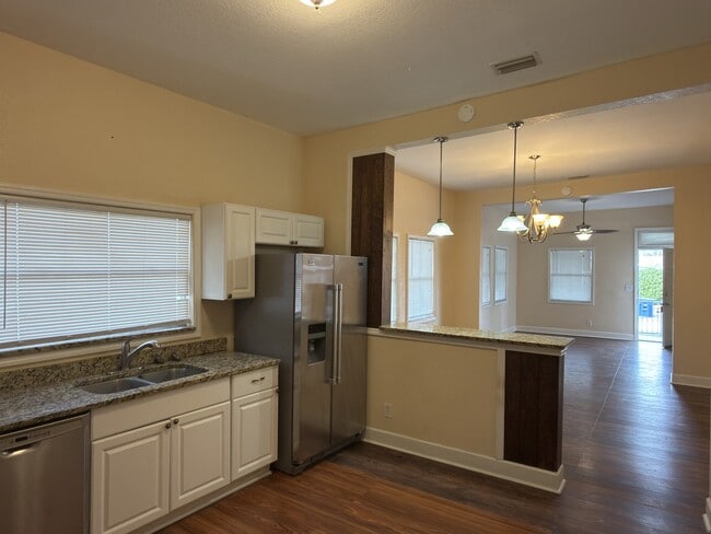 Building Photo - 2528 W St John St