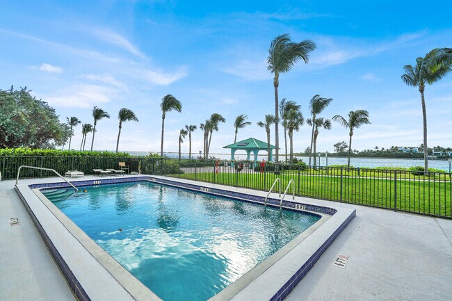 Building Photo - 300 Inlet Way