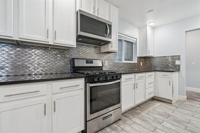 Building Photo - 4705 N Miller Ave