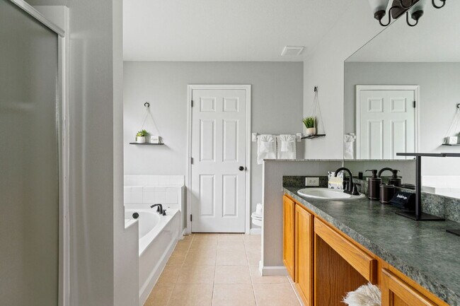 Building Photo - 2684 Hemingway Ave