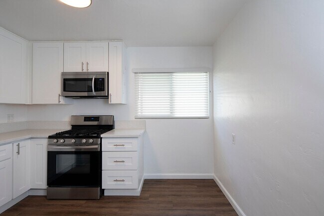 Building Photo - *MOVE-IN SPECIAL!* North Park 2 BR with Parking and WASHER/DRYER!