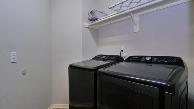 Building Photo - 6426 Black Bamboo Ln
