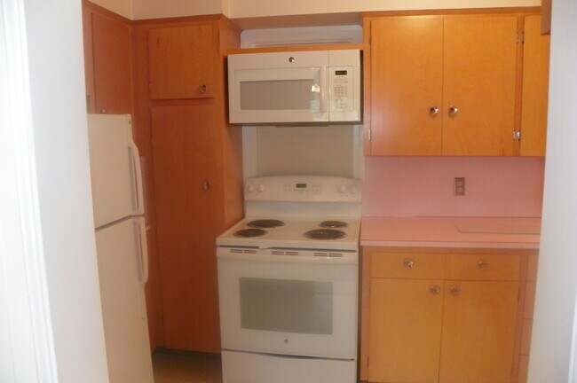 Building Photo - PETS CONSIDERED! Located in Bend's HISTORIC District, Walk to Drake Park! A/C, All Appliances, Ha...