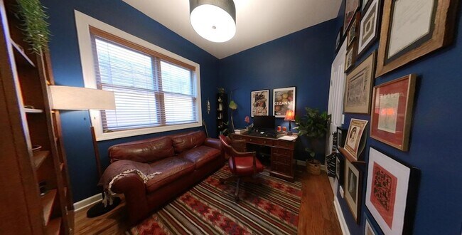 Building Photo - 2140 W Schiller St