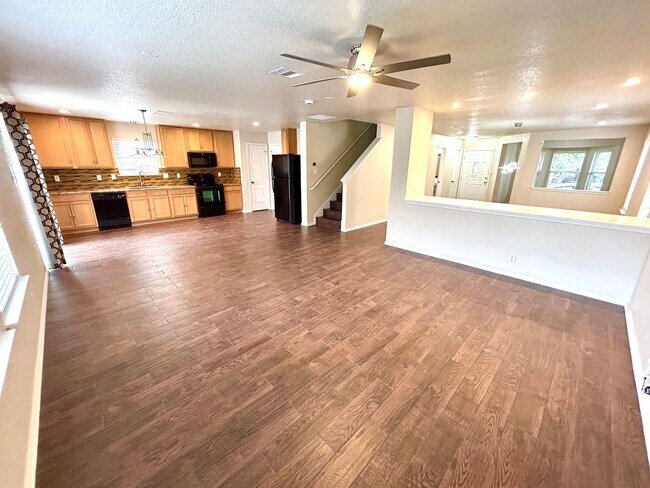 Building Photo - *MOVE IN SPECIAL* Beautiful 4-Bedroom Home Near UTSA & La Cantera! AVAILABLE NOW!