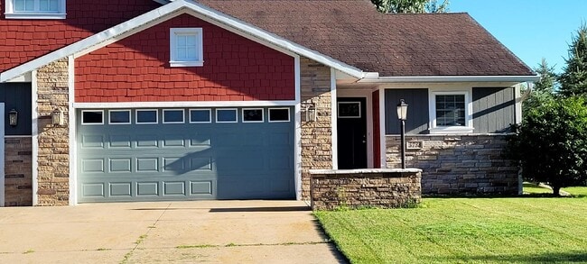 Primary Photo - 5733 Sandpiper Dr