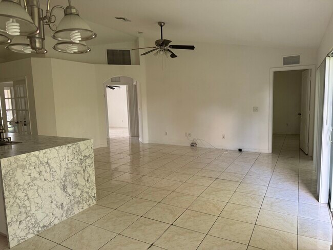 Building Photo - 2813 3rd St SW