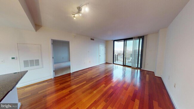 Primary Photo - 2451 Midtown Ave