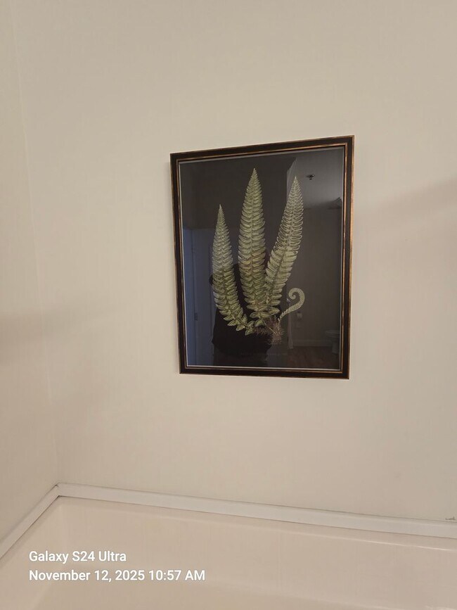 Building Photo - Luxurious Furnished Downtown Condo - 6-18 Month Lease Available!