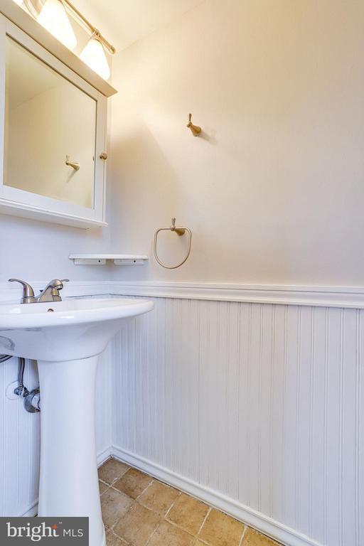 Building Photo - 1716 W Abingdon Dr