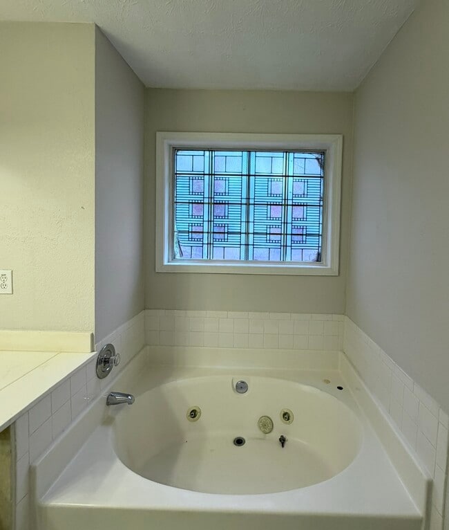 Building Photo - 1025 Eagle Pointe Dr NW