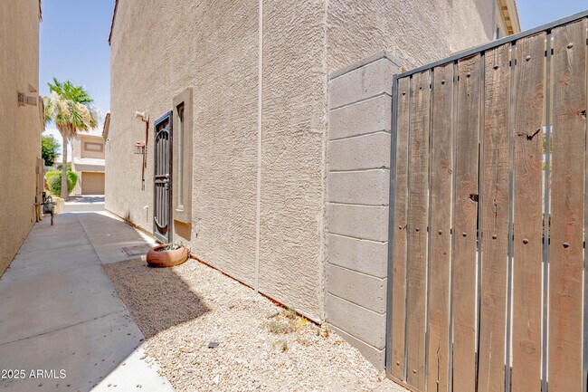 Building Photo - 2723 E Schiliro Cir