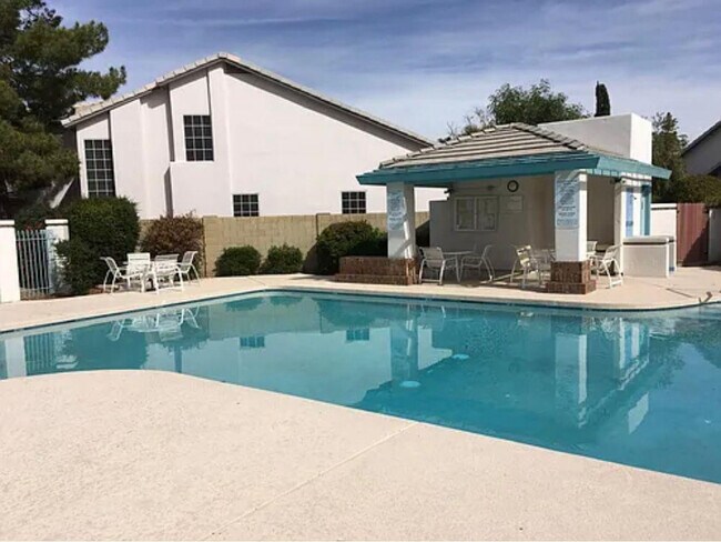 Building Photo - 15822 N 5th Ave