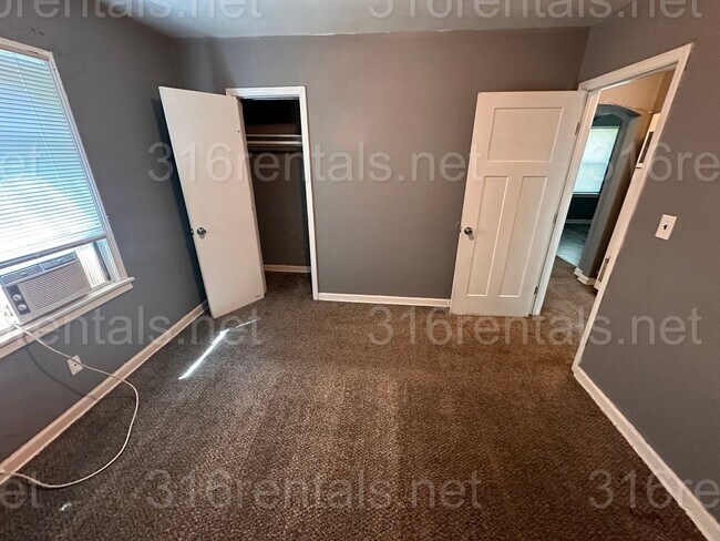 Building Photo - $525 - 1 bed 1 bath - Duplex