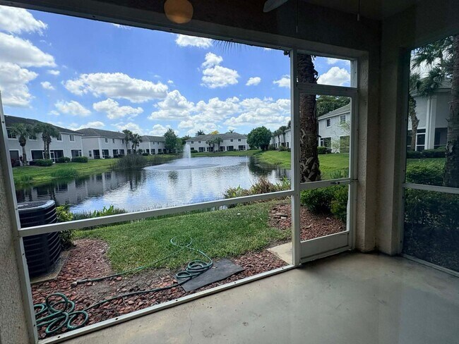 Building Photo - 2/2.5 Townhome in Fort Myers for Rent