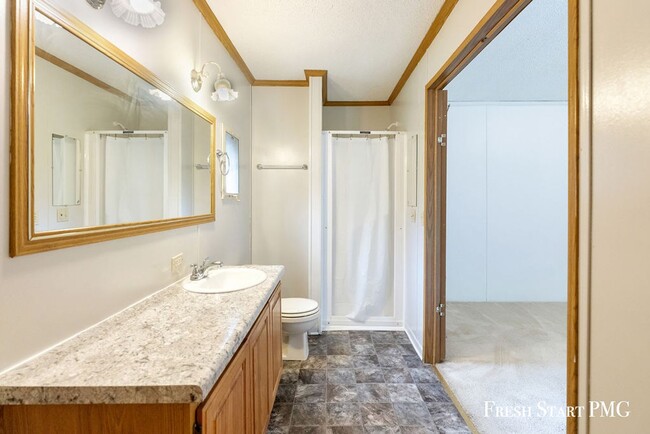 Building Photo - Freshly Renovated 2 Bed, 2 Bath Home on Ac...