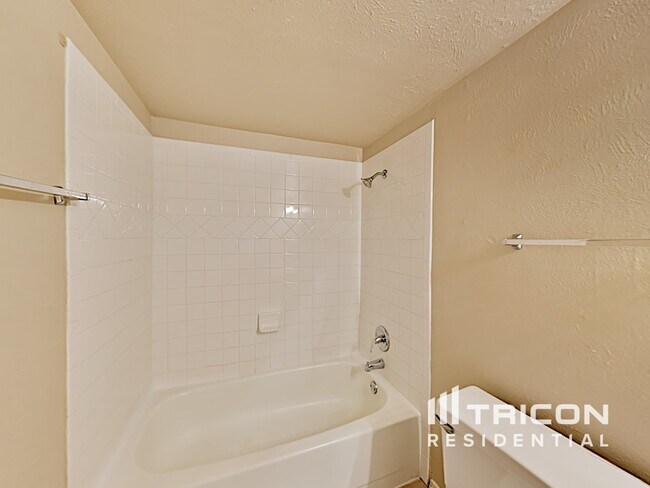 Building Photo - 3833 O'Hare Dr