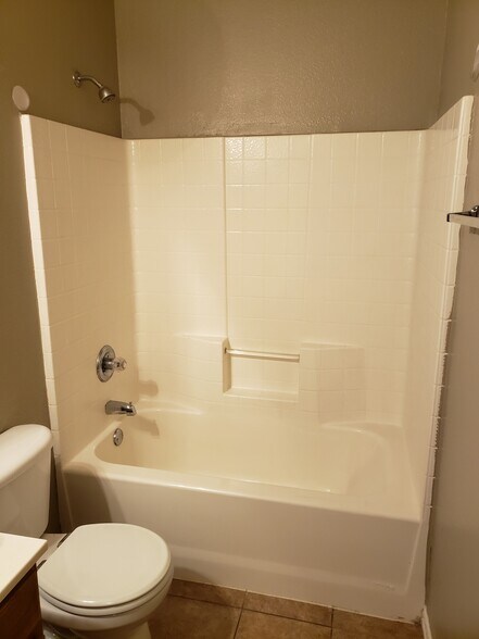 Building Photo - 814 Bur Oak Dr