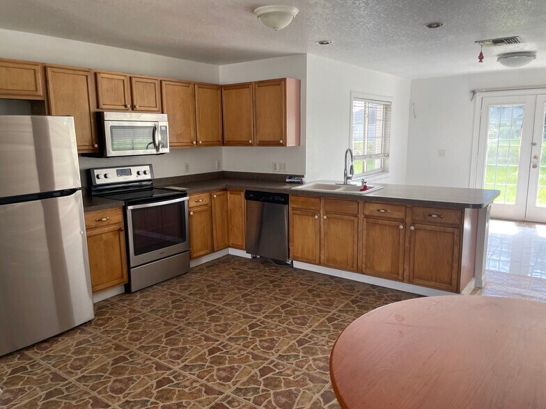 Building Photo - 15 Cedar Tree Ct