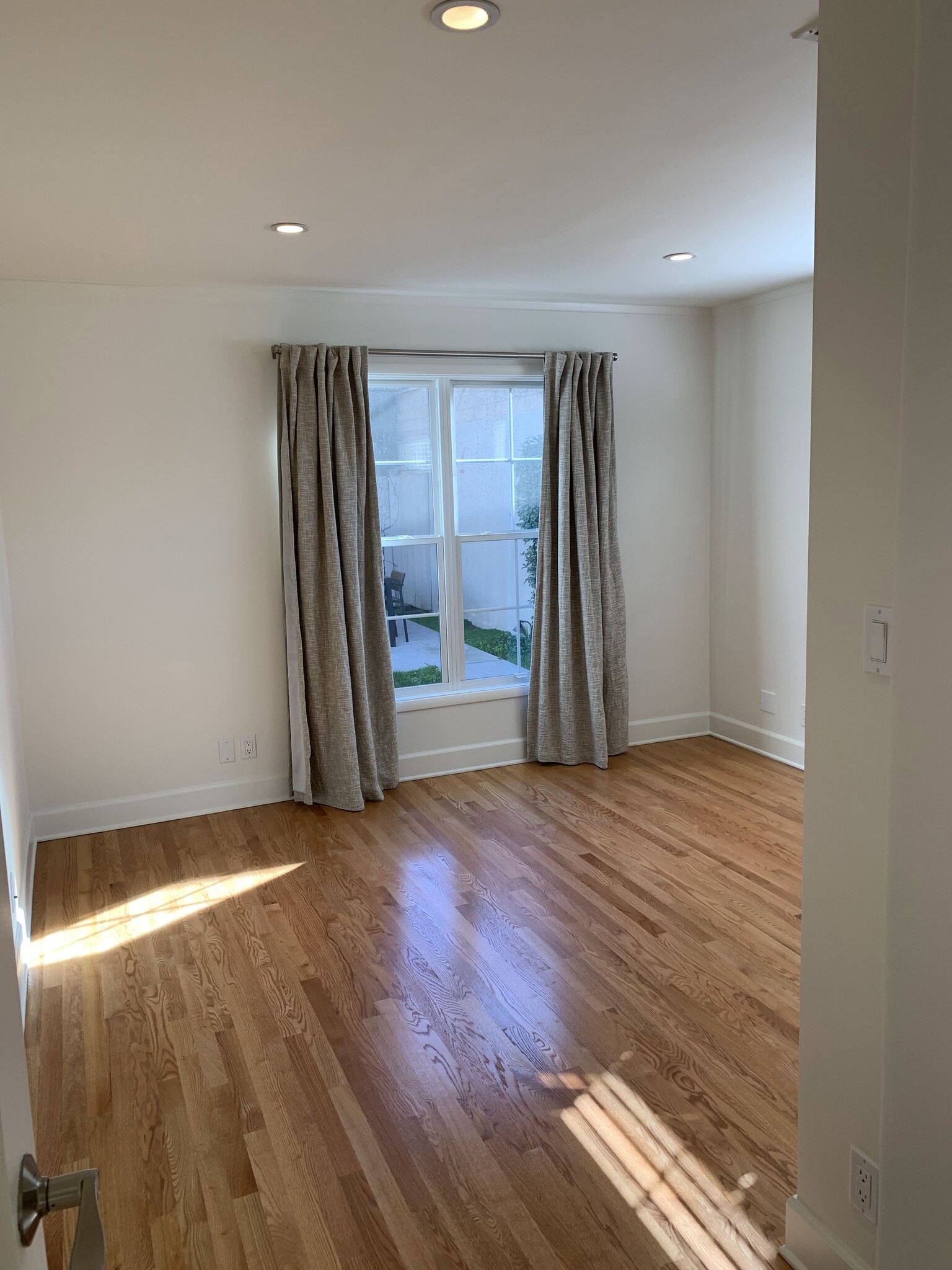 Primary Bedroom - 848 N Kilkea Dr
